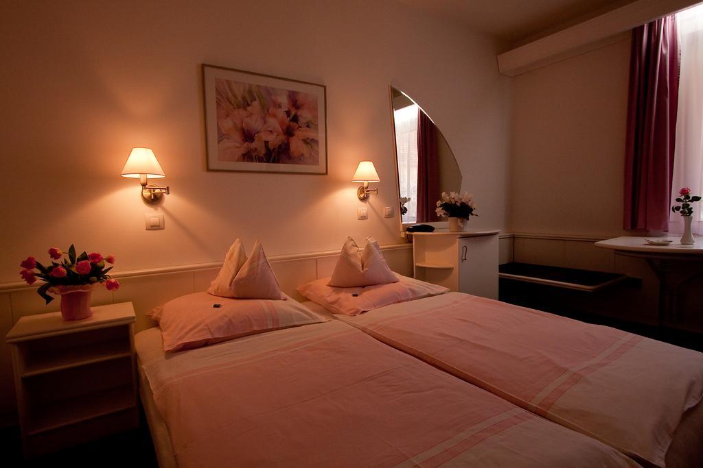 Fabian Panzio Hotel Kecskemet Bilik gambar